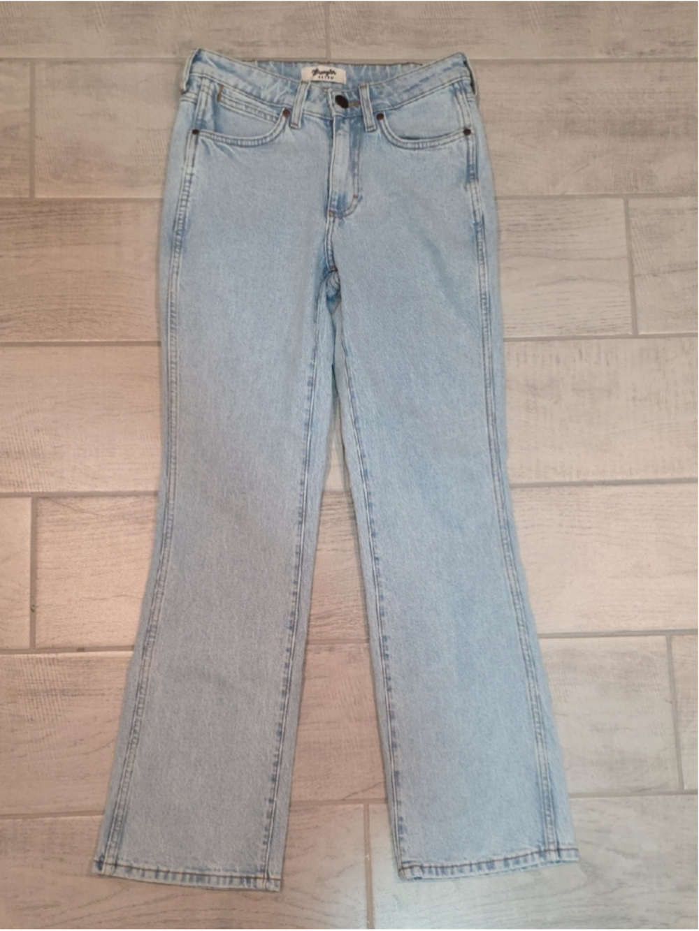 Wrangler Retro High Rise Boot Women's Size 26x30 Light Wash Straight Leg NWOT